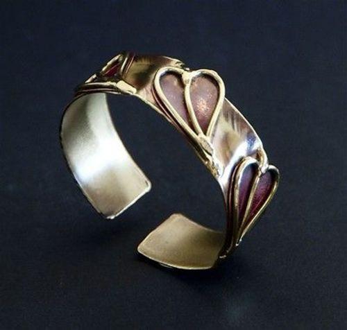 Three Hearts Cuff - Brass Images (C) - TheHomeToGo